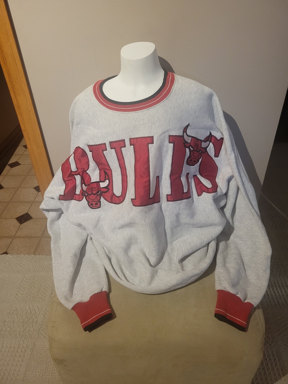 Chicago Bulls Red & Gray Crewneck Sweatshirt